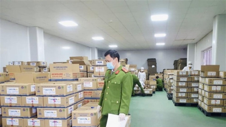 Cơ quan điều tra thu giữ hàng nghìn hộp sữa giả. (Ảnh: Bộ Công an)