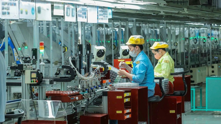 Lao động nữ tại Công ty TNHH Điện tử Foster Việt Nam. (Ảnh TTXVN)