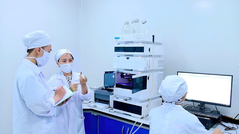 Nghiên cứu khoa học tại Trường đại học Khoa học và Công nghệ Hà Nội, Viện Hàn lâm Khoa học và Công nghệ Việt Nam. (Ảnh USTH)