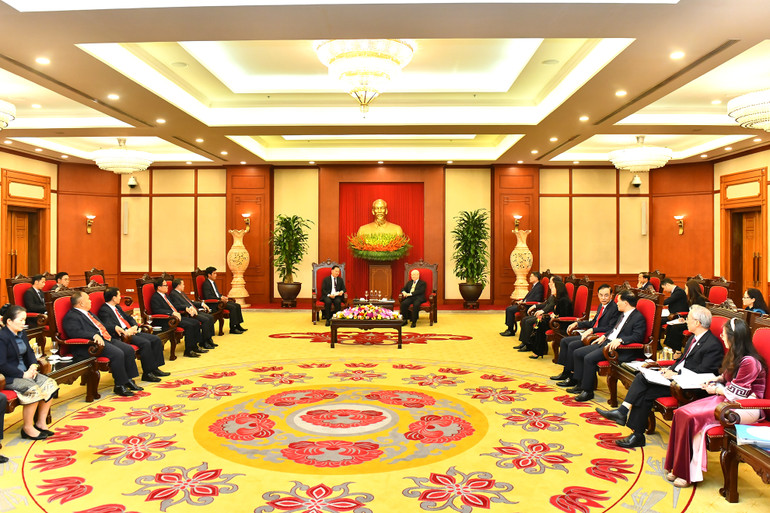 Quang cảnh buổi tiếp đoàn đại biểu Văn phòng Trung ương Đảng Nhân dân Cách mạng Lào tại Trụ sở Trung ương Đảng.