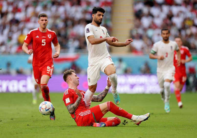 Cầu thủ hai bên không có nhiều tình huống đáng chú ý trong hiệp một. (Ảnh: Reuters)