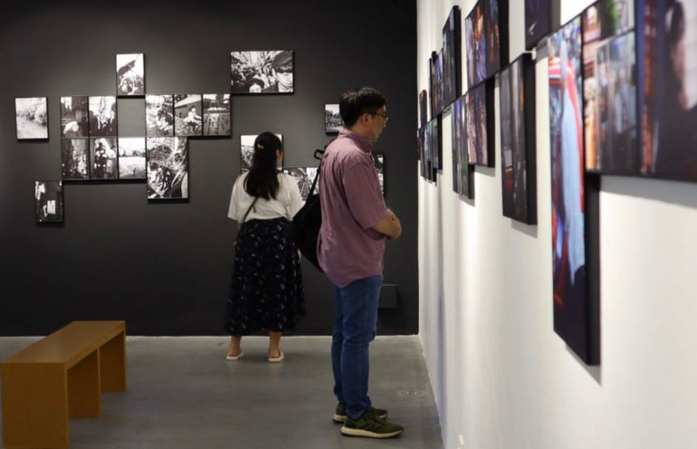 Triển lãm Những mẩu chuyện nhỏ ở Nhật Bản do Viện Pháp tại Việt Nam khởi xướng, đồng thời là một sự kiện trong chuỗi hoạt động Kỷ niệm 50 năm thiết lập quan hệ ngoại giao Nhật Bản-Việt Nam.