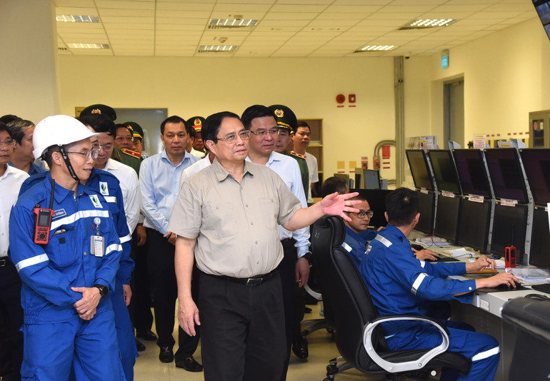 Thủ tướng Phạm Minh Chính kiểm tra công tác vận hành.