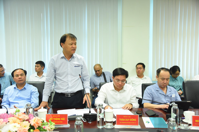 Đại diện lãnh đạo Bộ Công thương phát biểu.