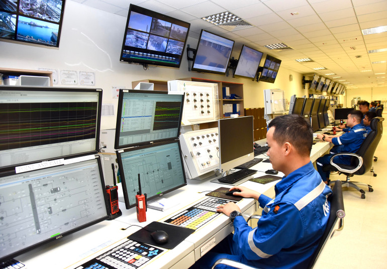 Trung tâm điều khiển Nhà máy Lọc hóa dầu Nghi Sơn (Công ty TNHH Lọc hóa dầu Nghi Sơn).