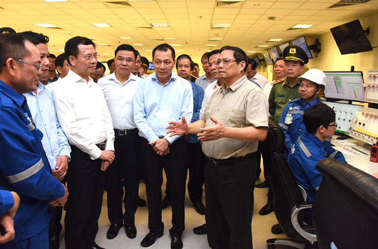 Thủ tướng Phạm Minh Chính kiểm tra công tác vận hành.