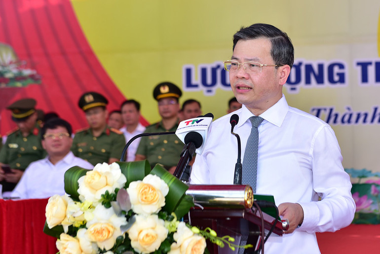 Đồng chí Nguyễn Văn Sơn, Chủ tịch Ủy ban nhân dân tỉnh Tuyên Quang phát biểu tại buổi lễ.