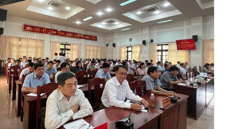 Lãnh đạo tỉnh tham dự họp mặt cán bộ lãnh đạo, quản lý cấp tỉnh được phân công theo dõi, hỗ trợ huyện; xã, phường, thị trấn. Lãnh đạo tỉnh tham dự họp mặt cán bộ lãnh đạo, quản lý cấp tỉnh được phân công theo dõi, hỗ trợ huyện; xã, phường, thị trấn.