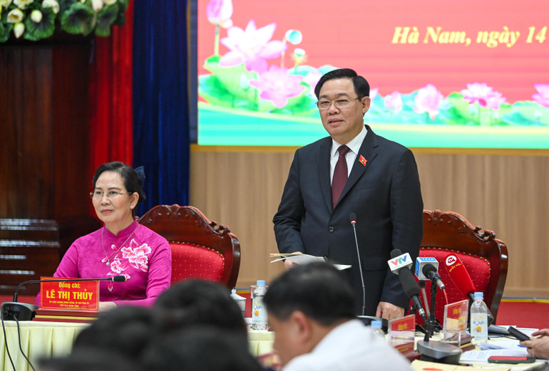 Chủ tịch Quốc hội Vương Đình Huệ phát biểu kết luận buổi làm việc với tỉnh Hà Nam. (Ảnh Duy Linh)