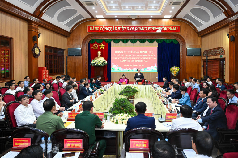 Quang cảnh buổi làm việc với tỉnh Hà Nam. (Ảnh Duy Linh)