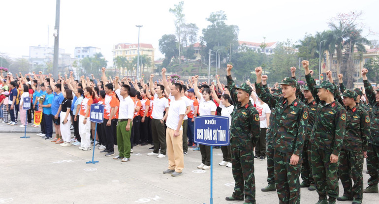 1.500 người là cán bộ, đoàn viên, hội viên các cơ quan và dân nhân trong tỉnh tham dự "Ngày chạy Olympic vì sức khỏe toàn dân".