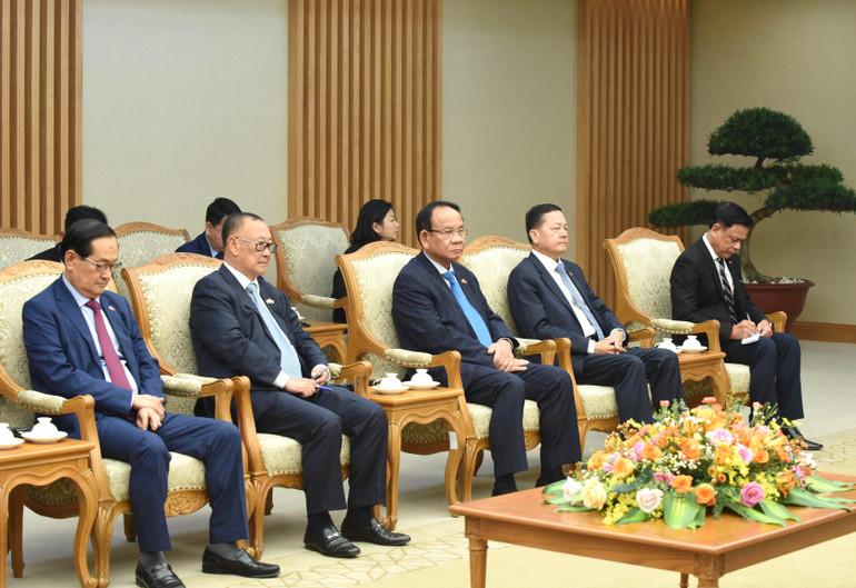 Các thành viên đoàn của Phó Thủ tướng Campuchia tham dự buổi tiếp.