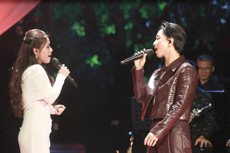 Sự kết hợp của Thùy Chi và Hoàng Dũng tại chương trình.
