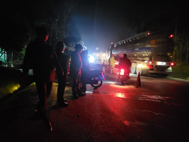 Vụ tai nạn đã khiến tuyến đường nơi xảy ra tai nạn ùn tắc kéo dài.