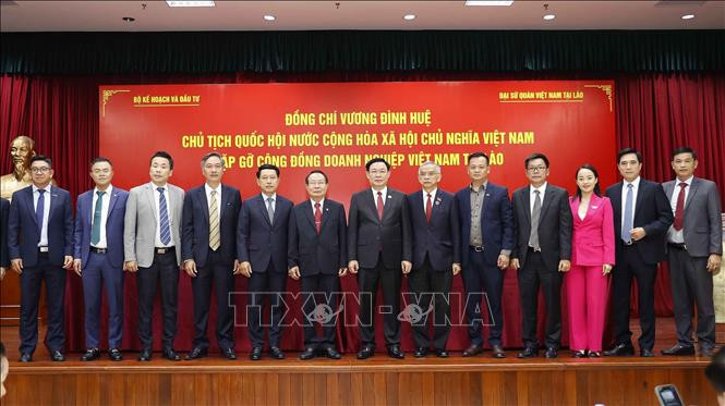 Chủ tịch Quốc hội Vương Đình Huệ với các đại diện doanh nghiệp. (TTXVN) Chủ tịch Quốc hội Vương Đình Huệ với các đại diện doanh nghiệp. (TTXVN)