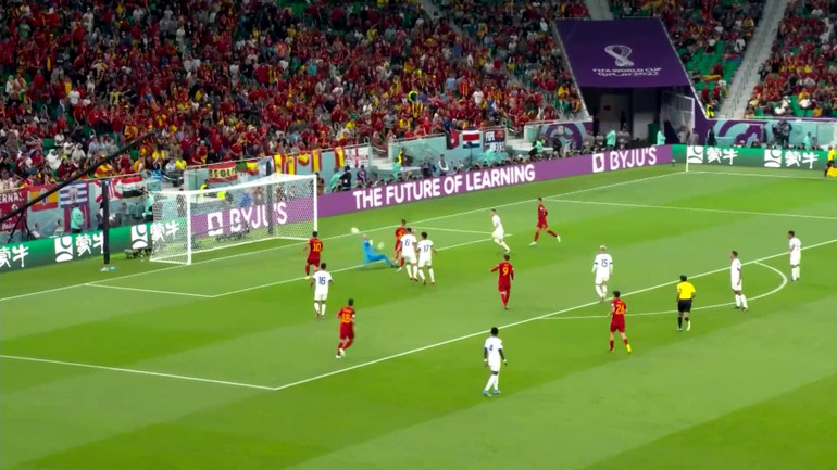 Dani Olmo mở điểm cho Tây Ban Nha. (Ảnh: Reuters)