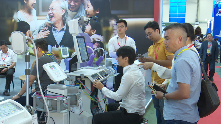 Kết hợp giữa công nghệ số và trí tuệ nhân tạo (AI) giúp nâng cao hiệu quả chẩn đoán, điều trị.