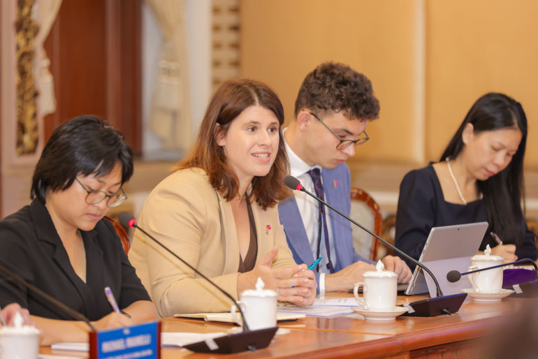 Bà Alexandra Smith, Tổng Lãnh sự Anh tại Thành phố Hồ Chí Minh chia sẻ về tầm nhìn chung. Bà Alexandra Smith, Tổng Lãnh sự Anh tại Thành phố Hồ Chí Minh chia sẻ về tầm nhìn chung.