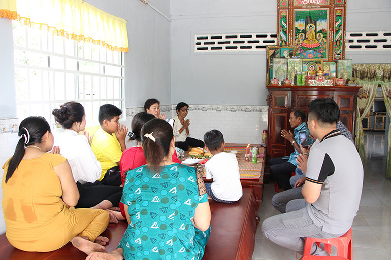 Gia đình ông Thạch Bích đón Tết tại nhà.