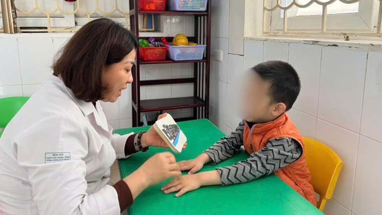 Sự tiến bộ mỗi ngày của các em là động lực cho gia đình và cả những y, bác sĩ điều trị.