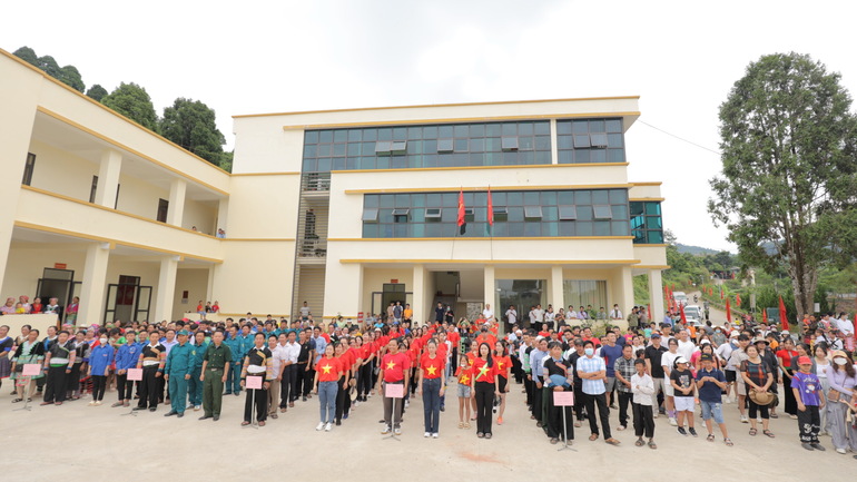 Tham gia chương trình có khoảng 2.000 người dân và du khách, trong đó 1.000 người là đồng bào các dân tộc huyện Văn Chấn.