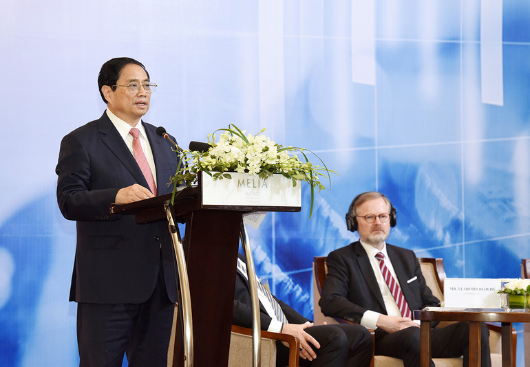 Phát biểu ý kiến tại Diễn đàn, Thủ tướng Phạm Minh Chính nhấn mạnh, Việt Nam và Cộng hòa Séc có mối quan hệ hữu nghị và hợp tác truyền thống tốt đẹp lâu đời, chân thành, thân thiết trong suốt hơn 70 năm qua. Với bề dày lịch sử như vậy, hai bên đã và đang trở thành những đối tác quan trọng và luôn ủng hộ, hỗ trợ lẫn nhau trong suốt quá trình phát triển ở mỗi nước.