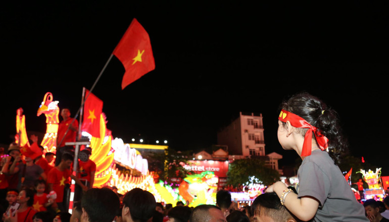 Khởi nguồn từ những mô hình nhỏ, những đoàn rước quanh nơi ở của các tổ, xóm, trường học dịp Trung thu thì đến nay "thú" chơi đèn của người dân tỉnh Tuyên Quang đã được tổ chức có quy mô, bài bản với tên gọi là Lễ hội Thành Tuyên.