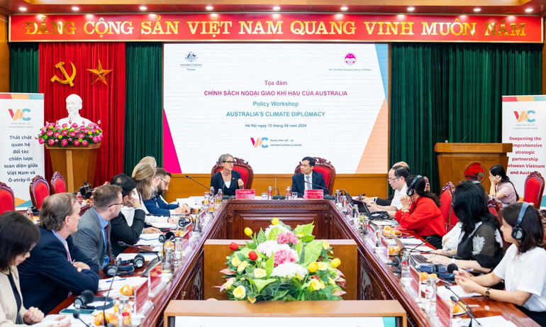 Tọa đàm Chính sách ngoại giao khí hậu tại Học viện Chính trị quốc gia Hồ Chí Minh. Tọa đàm Chính sách ngoại giao khí hậu tại Học viện Chính trị quốc gia Hồ Chí Minh.