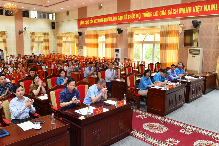 Các đại biểu tham dự hội nghị.