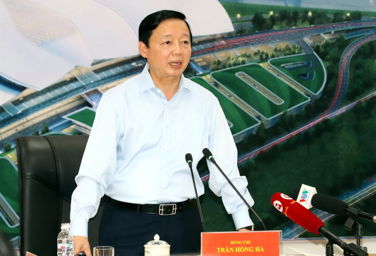 Phó Thủ tướng Chính phủ Trần Hồng Hà phát biểu tại buổi làm việc.