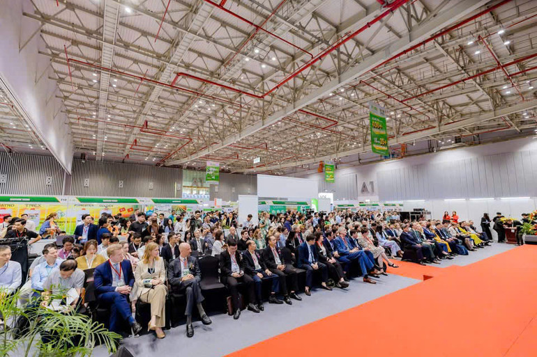 Chương trình có sự tham gia của nhiều tổ chức, đơn vị, doanh nghiệp trong và ngoài nước, các trường đại học và doanh nghiệp hàng đầu trong lĩnh vực máy móc và thiết bị nông nghiệp.