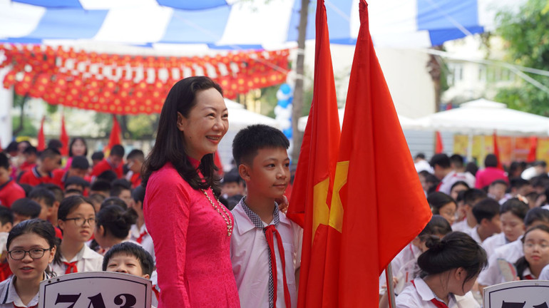 Trường xác định "làm mới một khẩu hiệu không bao giờ là cũ", đó là Tất cả vì học sinh thân yêu.