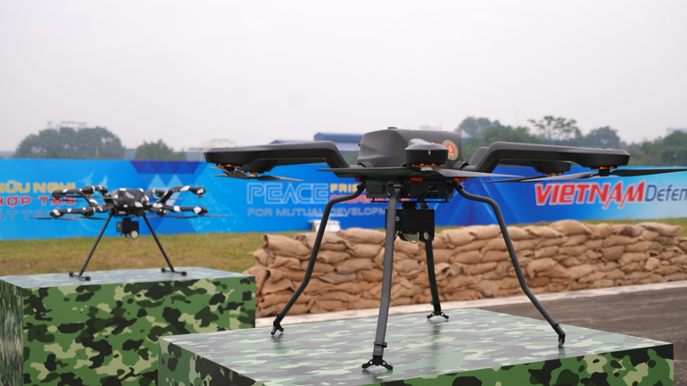 Nhiều khí tài quân sự đặc biệt của Việt Nam lần đầu được ra mắt.