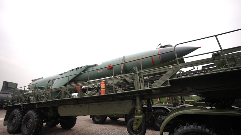 Nhiều khí tài quân sự đặc biệt của Việt Nam lần đầu được ra mắt.