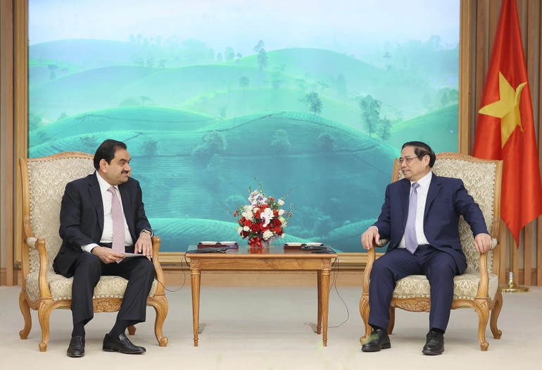 Ông Gautam Adani giới thiệu với Thủ tướng Phạm Minh Chính về chiến lược hợp tác của Adani tại Việt Nam với tổng giá trị đầu tư lên đến 10 tỷ USD.