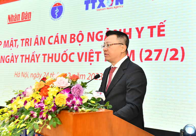 Đồng chí Lê Quốc Minh, Ủy viên Trung ương Đảng, Tổng Biên tập Báo Nhân Dân, Phó Trưởng Ban Tuyên giáo Trung ương, Chủ tịch Hội Nhà báo Việt Nam phát biểu ý kiến tại buổi gặp mặt. Đồng chí Lê Quốc Minh, Ủy viên Trung ương Đảng, Tổng Biên tập Báo Nhân Dân, Phó Trưởng Ban Tuyên giáo Trung ương, Chủ tịch Hội Nhà báo Việt Nam phát biểu ý kiến tại buổi gặp mặt.