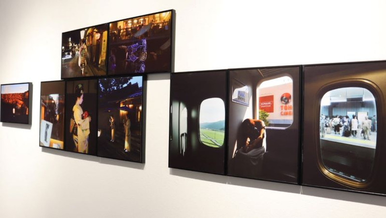 Ngày và đêm mang sự đối lập của sôi động và bình lặng. Những bức ảnh giúp người xem cảm nhận "hơi thở" của Tokyo chỉ với một ánh nhìn.