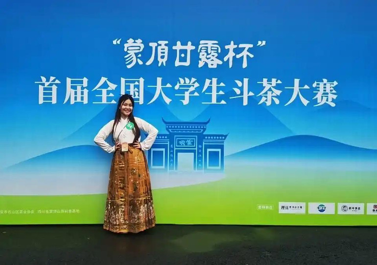 Nguyễn Huyền Anh giao lưu văn hóa Trung Quốc.