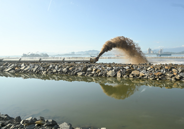 Dự án bến Cảng Liên Chiểu - phần cơ sở hạ tầng dùng chung được khởi công tháng 12/2022 với tổng mức đầu tư hơn 3.426 tỷ đồng.