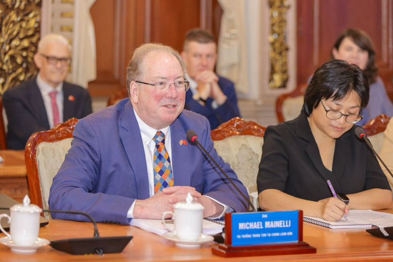 Giáo sư Michael Mainelli - Thị trưởng Khu Tài chính London đánh giá cao mối quan hệ hợp tác đa phương. Giáo sư Michael Mainelli - Thị trưởng Khu Tài chính London đánh giá cao mối quan hệ hợp tác đa phương.