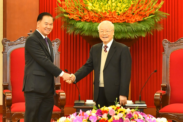 Tại Trụ sở Trung ương Đảng, Tổng Bí thư Nguyễn Phú Trọng tiếp đồng chí Thongsalith Mangnomek, Bí thư Trung ương Đảng, Chánh Văn phòng Trung ương Đảng Nhân dân Cách mạng Lào.