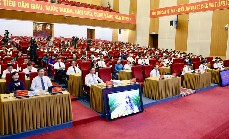 Các đại biểu tham dự kỳ họp.