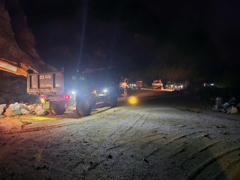 Hiện tại công tác ứng phó đang được các lực lượng và nhân dân tích cực triển khai.