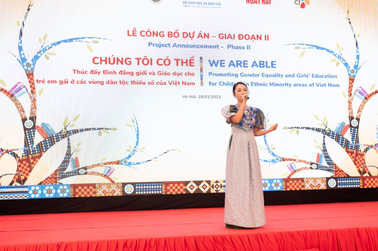 Ca sĩ Phương Mỹ Chi biểu diễn tại sự kiện.