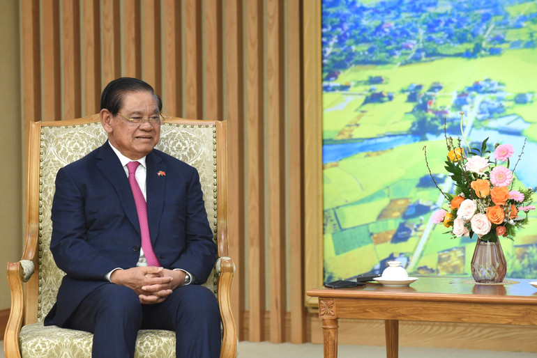 Phó Thủ tướng, Bộ trưởng Nội vụ Vương quốc Campuchia Samdech Krolahom Sar Kheng phát biểu tại buổi tiếp.