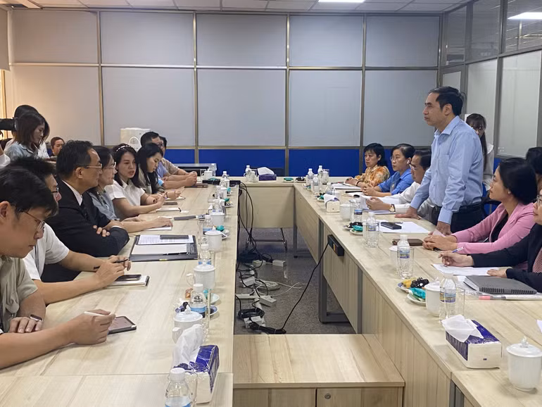 Cục Việc làm cùng một số đơn vị ở Thành phố Hồ Chí Minh làm việc với Công ty TNHH PouYuen Việt Nam, chiều 24/2.