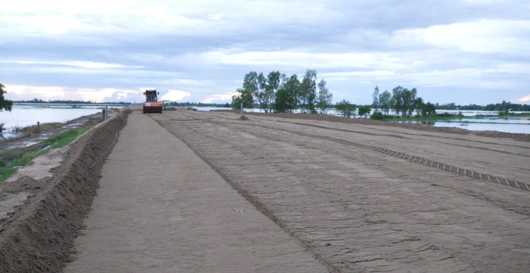 Tiến độ nhiều dự án giao thông trọng điểm bị ảnh hưởng bởi thiếu vật liệu.