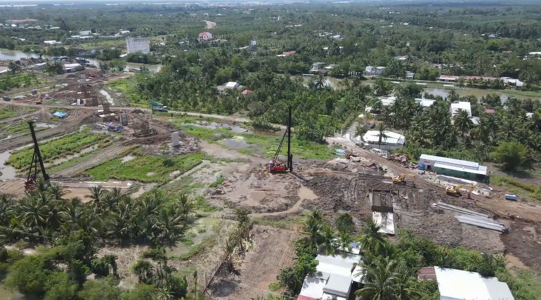 Nhiều khó khăn trong phương pháp xây dựng truyền thống như giải phóng mặt bằng tốn kém, thời gian san lấp, thi công dài...