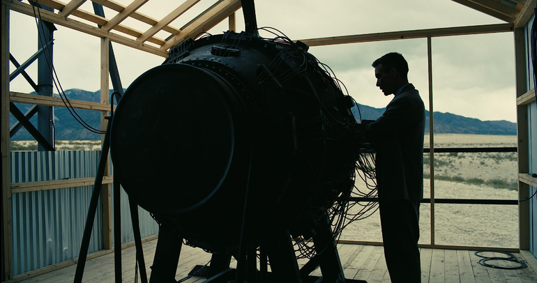 Oppenheimer và "thành tựu" của mình. (Ảnh: IMDB) Oppenheimer và "thành tựu" của mình. (Ảnh: IMDB)