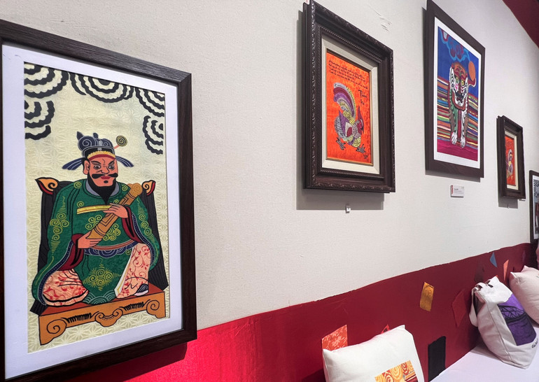 Loạt tranh chuyển thể từ tranh dân gian Hàng Trống.